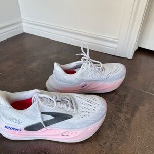 Brooks Women's Glycerin Max Athletic Shoes in White and Pink Gradient